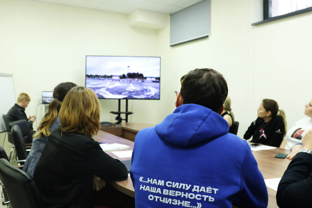 В Симферополе состоялась видео-встреча активной молодежи Крыма и Ленинградской области