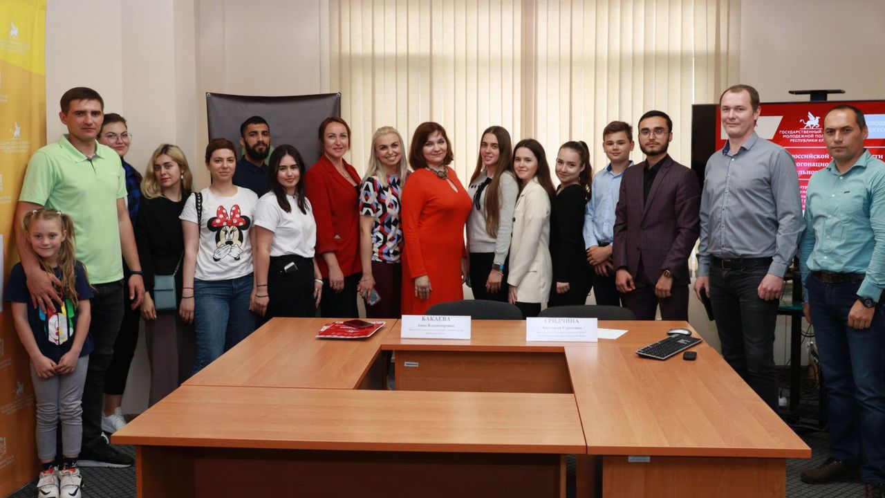 В Симферополе прошла молодежная дискуссия с представителями национально-культурных автономий Крыма