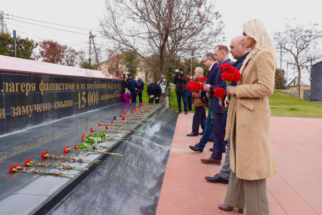 Поки жива пам'ять: у Республіці Крим вшанували пам'ять жертв, загиблих у хатині