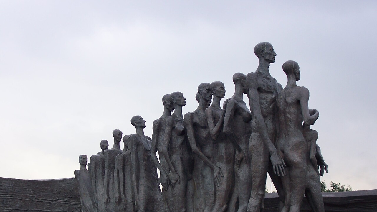 «Холокост». Трагедия прошлого и настоящего на Украине