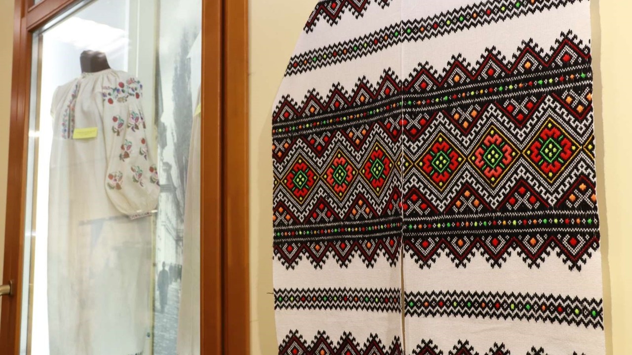 В Симферополе прошли выставки, посвященные 110-летию известной крымской вышивальщицы Веры Роик