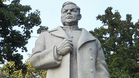 73 роки тому в Києві було встановлено пам'ятник Генералу Ватутіну