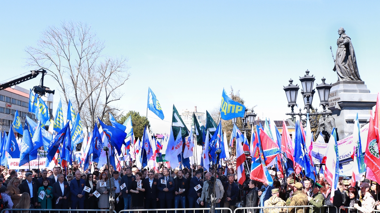 «Своїх не кидаємо»: Донбас святкує 8 років незалежності