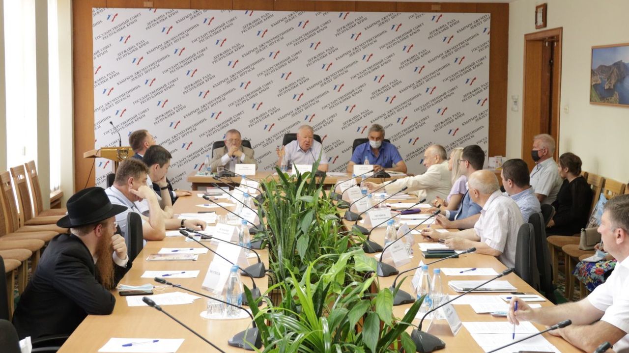 Развитие межнациональных отношений обсудили в Общественной палате Крыма и России