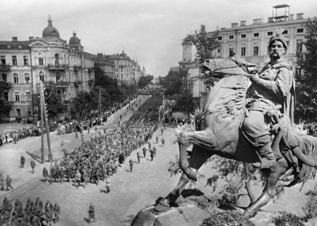 Від Донбасу до Карпат. 80 років тому радянські війська визволили Україну від фашистів