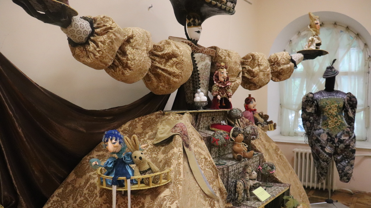 У Кримському етнографічному музеї проходить виставка «Чарівний світ ляльок»