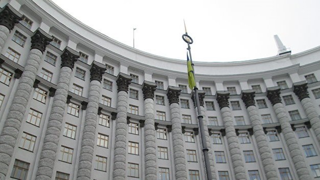 Бывший атошник захватил здание Кабмина Украины
