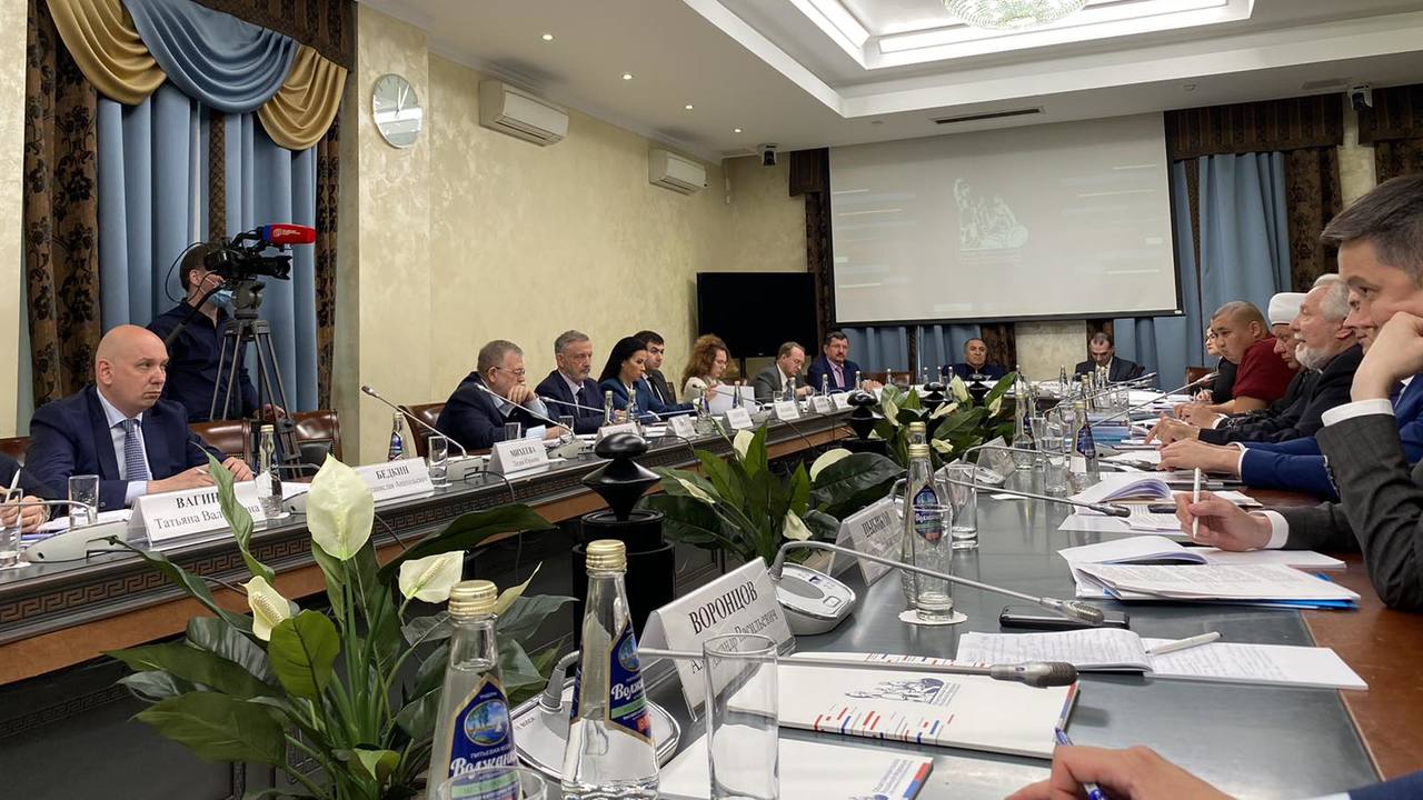 Громадська Палата РФ провела нараду-семінар і обговорювала актуальні завдання реалізації міжнаціональної політики РФ