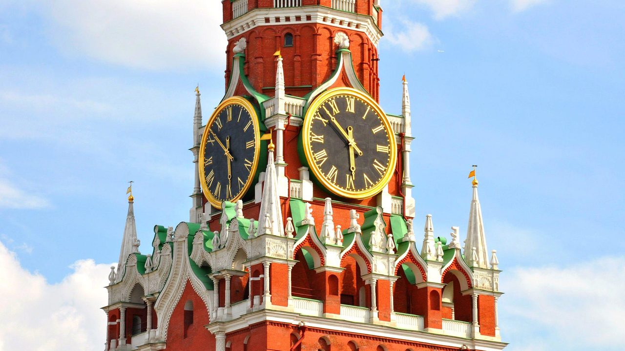 Б'є годинник на Спаській башті. Чому замовкли головний годинник Росії