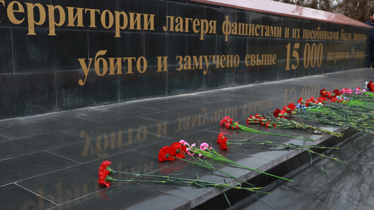 У Сімферополі відбулося покладання квітів у пам'ять жертв Хатині