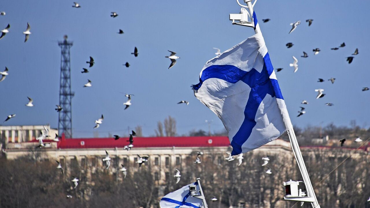Бело-синий символ чести русских моряков: День утверждения Андреевского флага