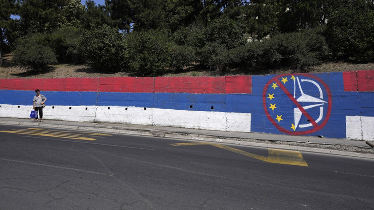 Населення Сербії не підтримує курс на вступ до ЄС